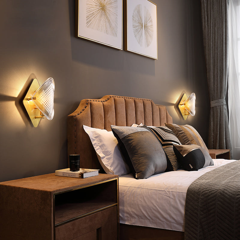 BowLift | 1 Bulb Rhombus Wall Light Fixture Modern Stylish Metal and Clear Crystal Wall Lamp in Brass Finish