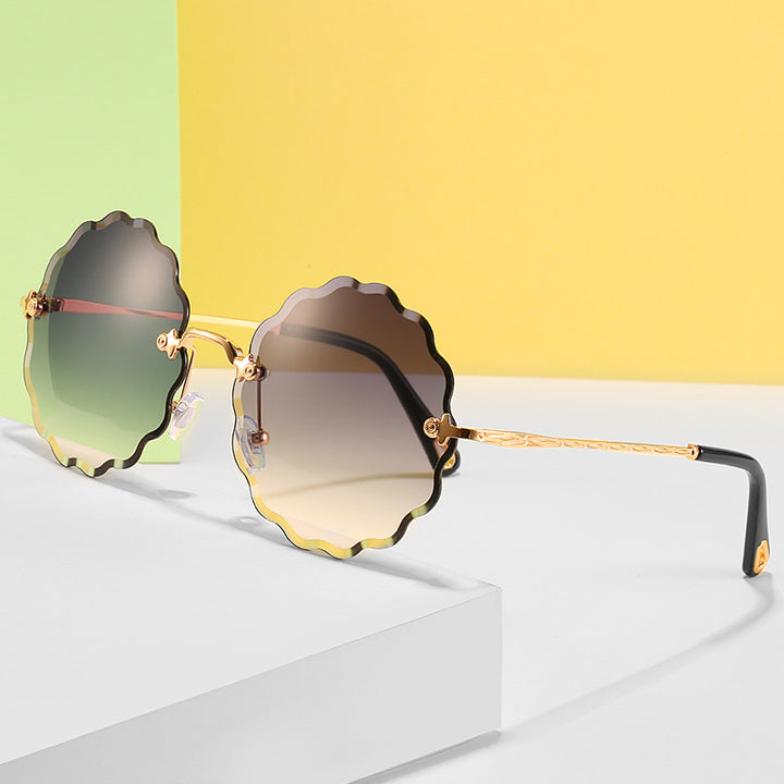 Floral-Shape Frame Sunglasses Bowlift