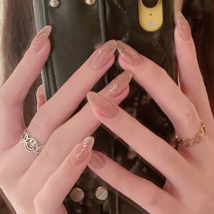 Elegant artificial nails with sparkling glitter Bowlift