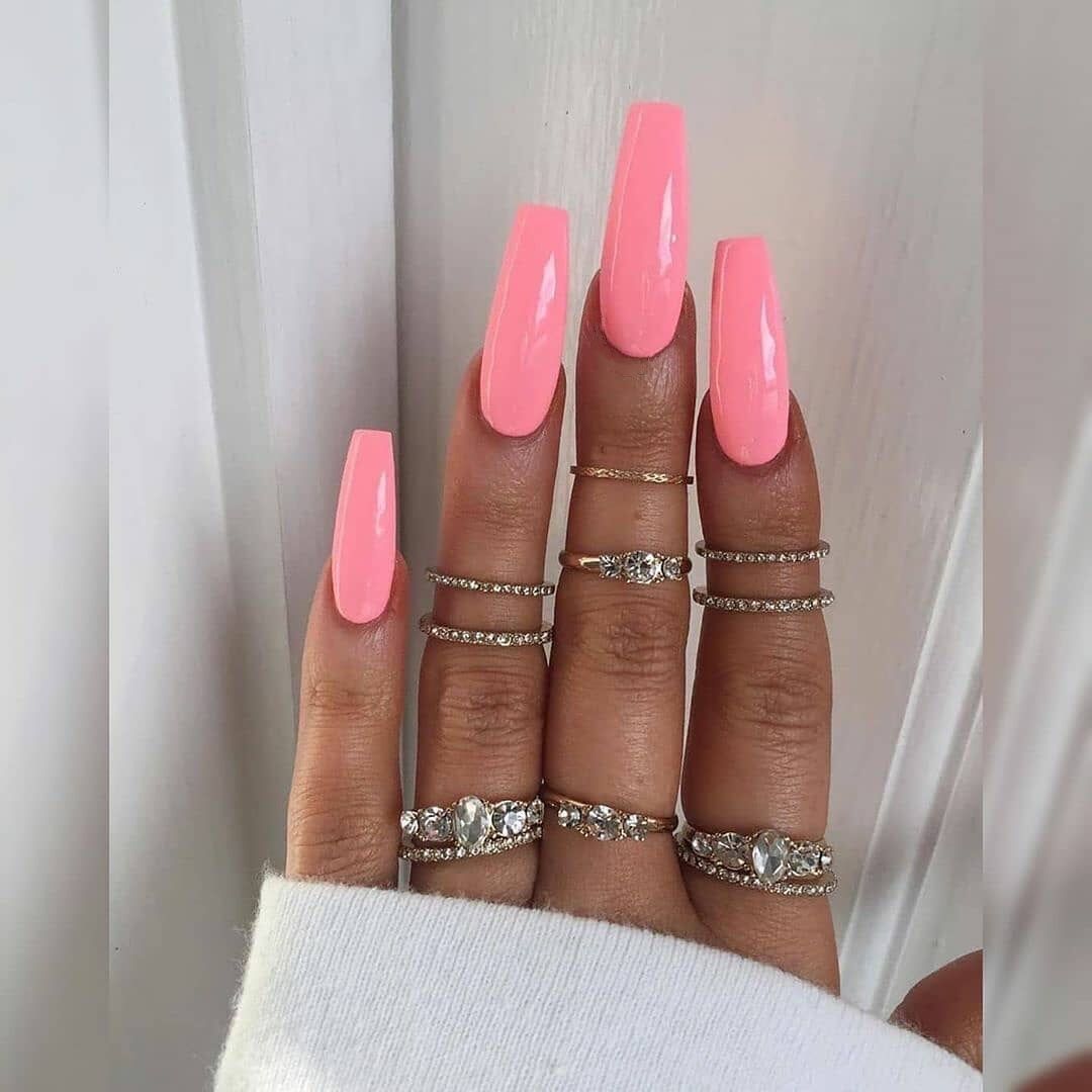 Artificial nail extensions with high gloss finish Bowlift