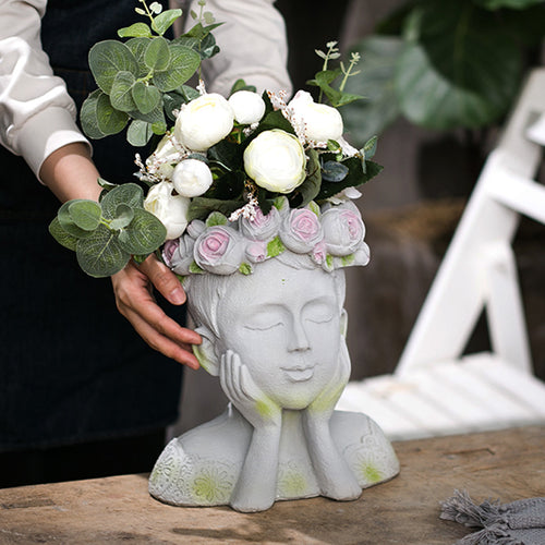 Decorative head with rosary Bowlift