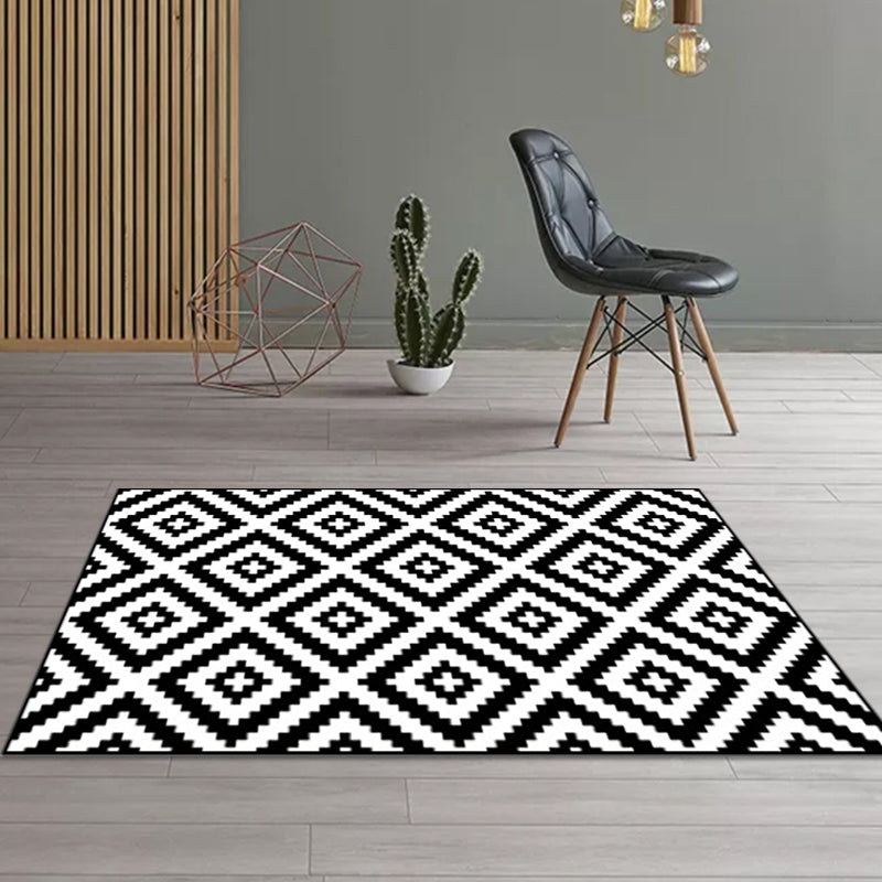 Modern living room rug in black and white diamond wave pattern rug polyester washable non-slip rug | Bowlift