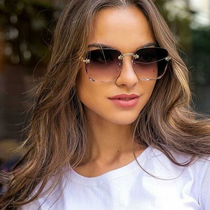 Women's trendy square sunglasses with luxurious metal frame Bowlift