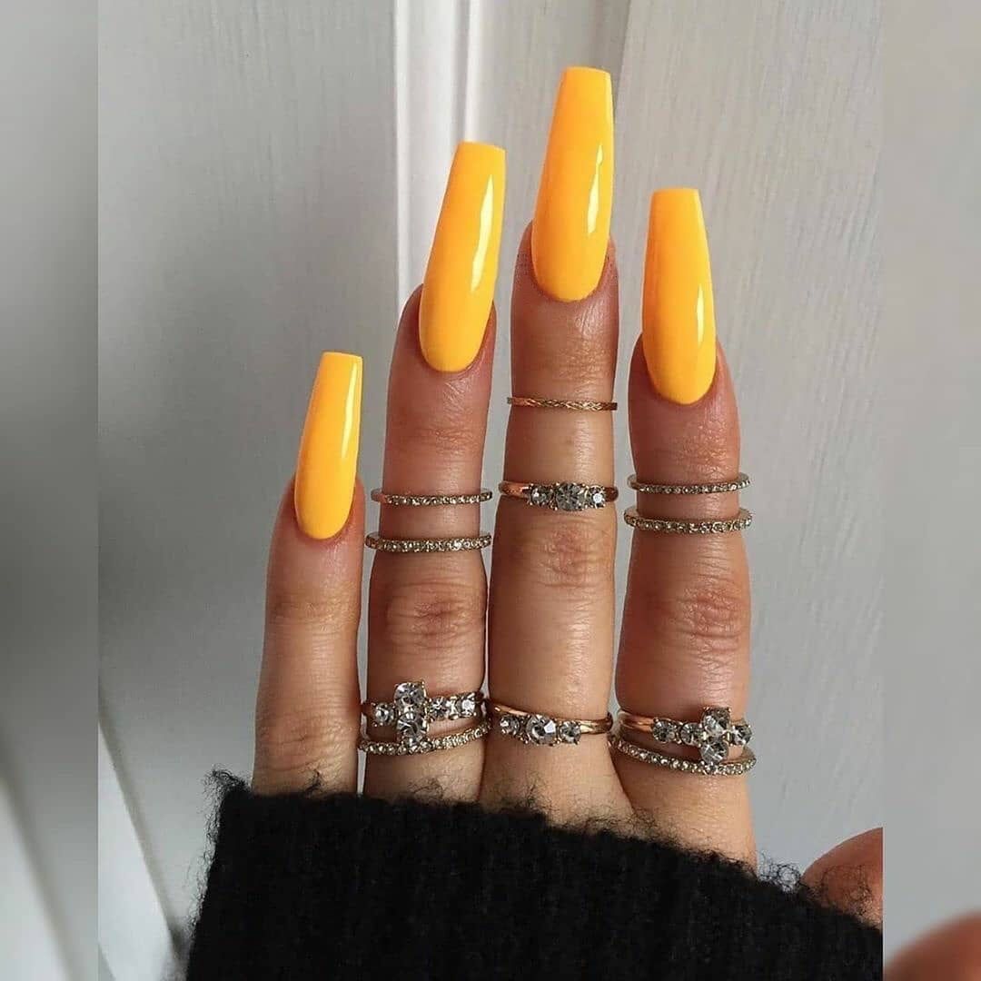 Artificial nail extensions with high gloss finish Bowlift