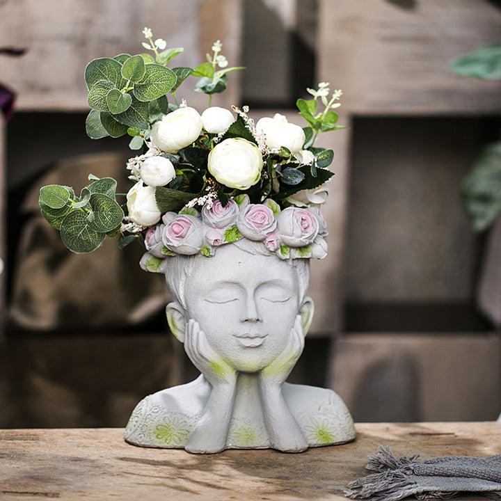 Decorative head with rosary Bowlift