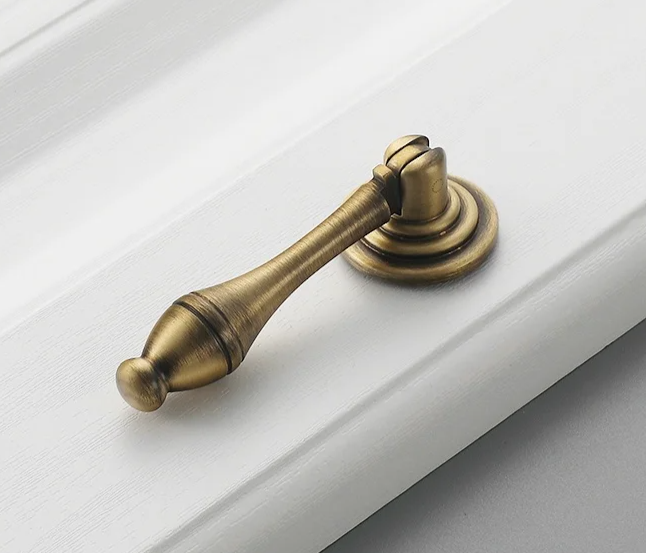 Bronvella ArcRetro Furniture Handle in Antique Copper Bowlift