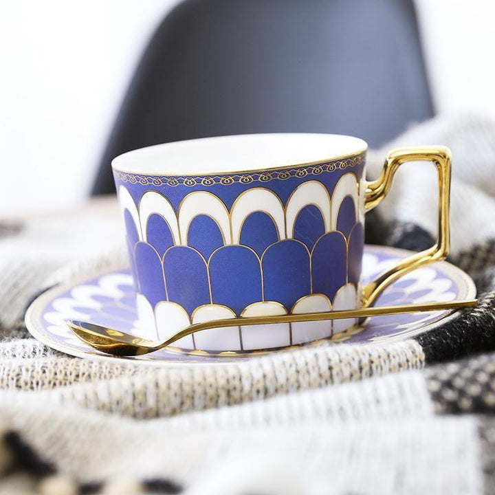 BowLift | Coffee cups + plates + spoons
