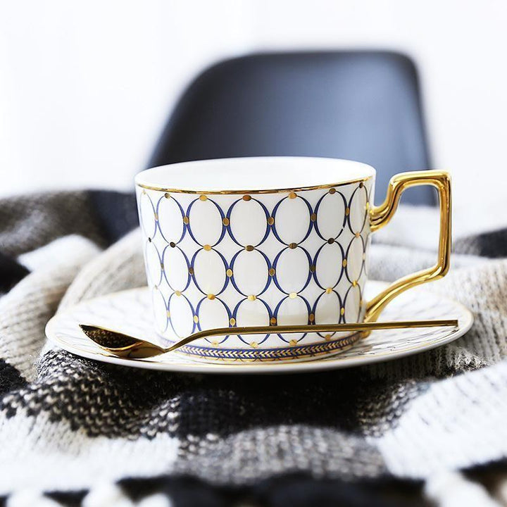 BowLift | Coffee cups + plates + spoons