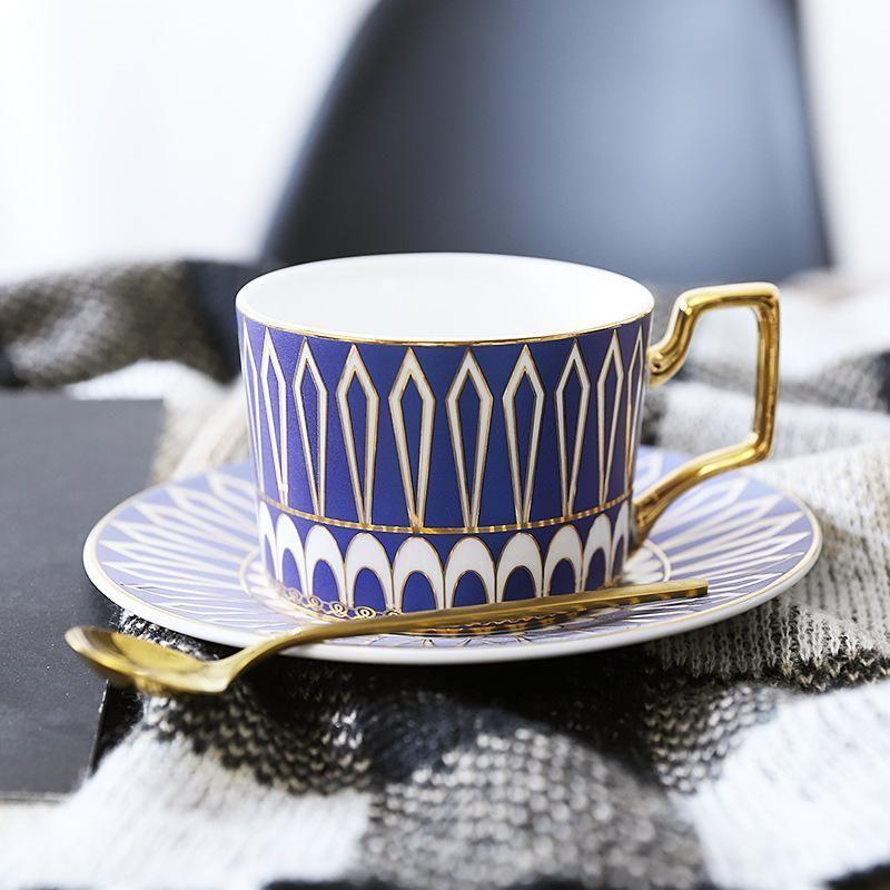 BowLift | Coffee cups + plates + spoons