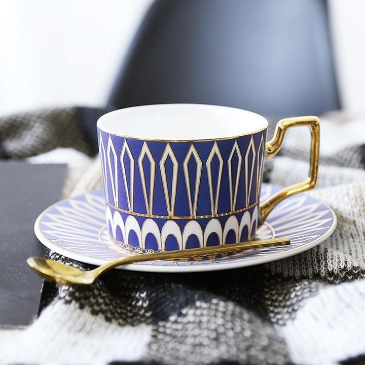 BowLift | Coffee cups + plates + spoons