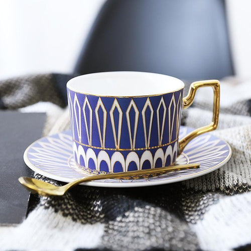 BowLift | Coffee cups + plates + spoons