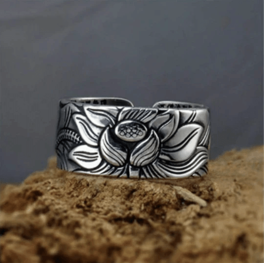 BowLift | Positive Thoughts Lotus Pattern Ring