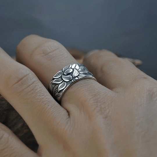 BowLift | Positive Thoughts Lotus Pattern Ring
