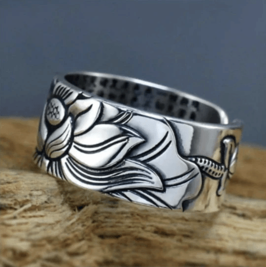 BowLift | Positive Thoughts Lotus Pattern Ring