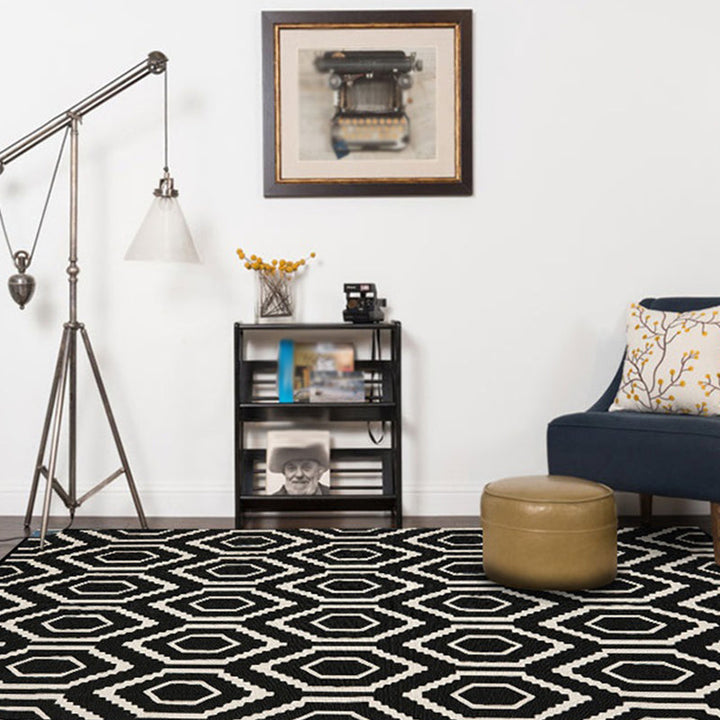Nordic Modern Rug in Black Geometric Pattern Rug Polyester Machine Washable Non-Slip Rug for Home Decor | Bowlift