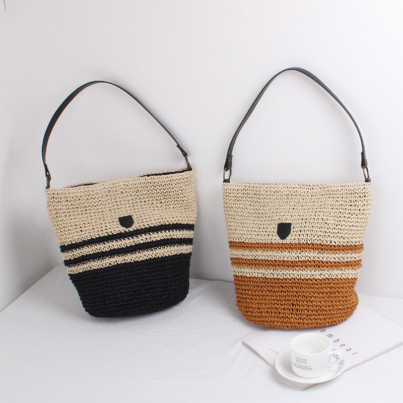 Braided shoulder bag with stylish accent Bowlift
