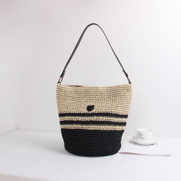 Braided shoulder bag with stylish accent Bowlift