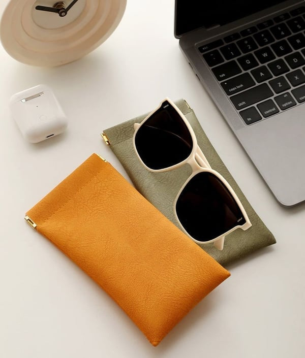 BowLift | Leather organizer bag with snap closure