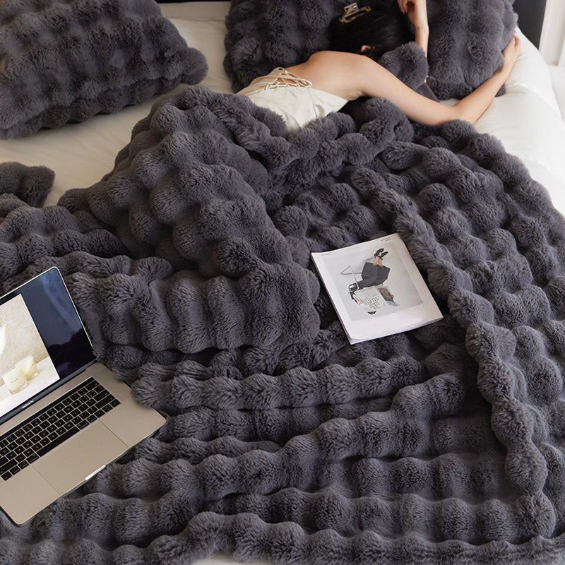 BowLift | Essential for keeping warm - soft and airy blankets