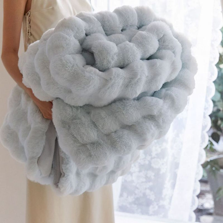 BowLift | Essential for keeping warm - soft and airy blankets
