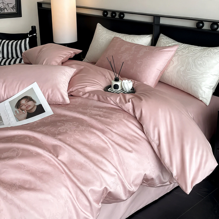 Luxury bedding set made of long staple combed cotton