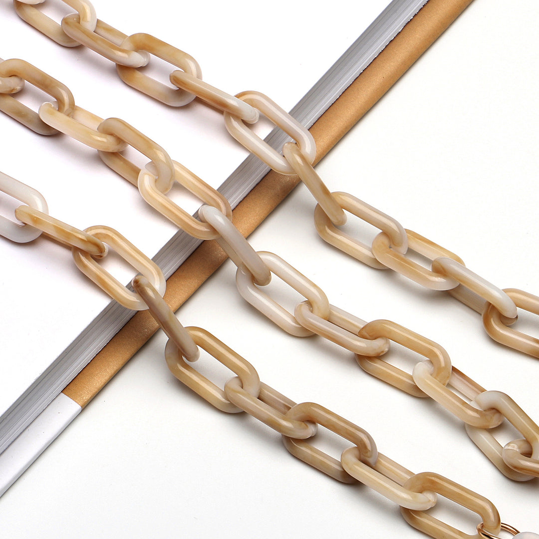 Fashion-Forward Eyewear Chain Bowlift