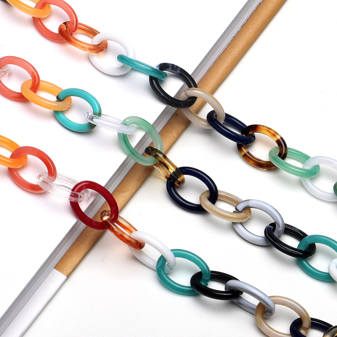 Fashion-Forward Eyewear Chain Bowlift