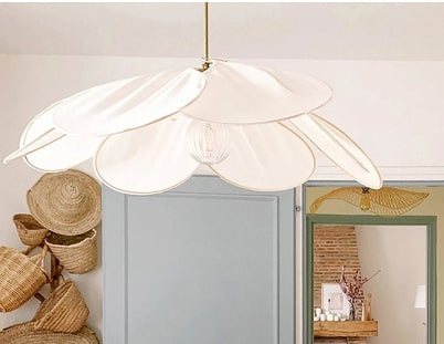 BowLift | Modern Hanging Lamp in the Shape of a Flower