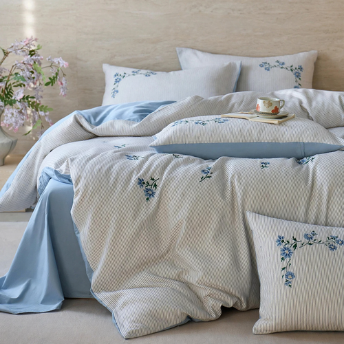 High-quality cotton bedding set with striped pattern