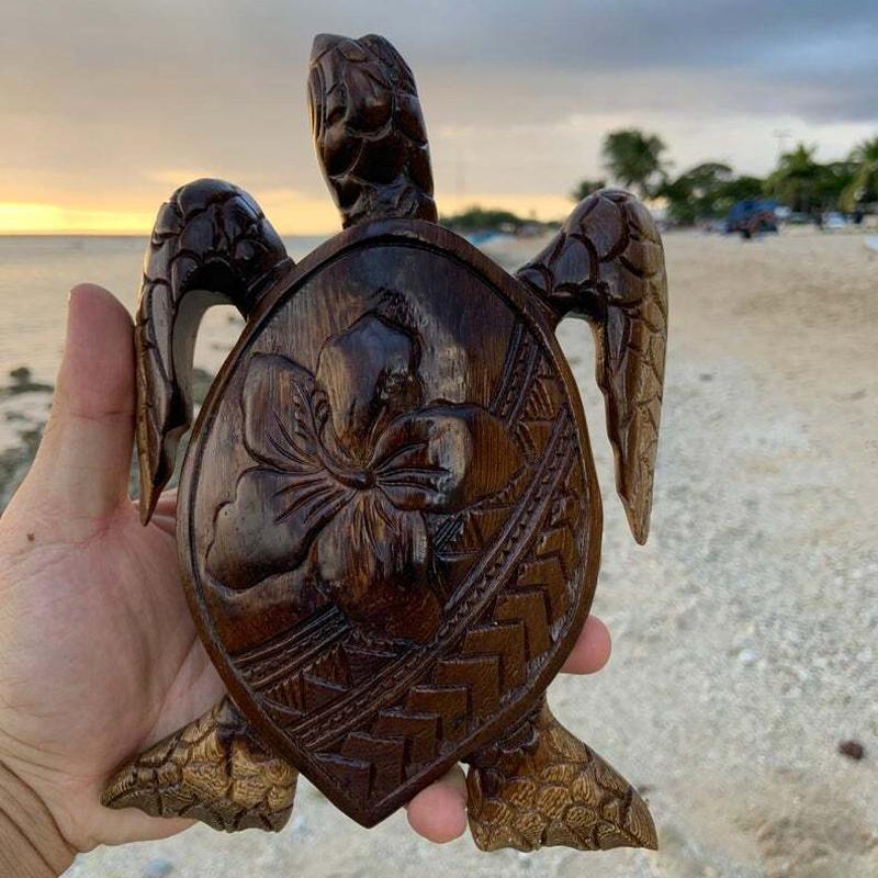 BowLift | Hawaiian Turtle Resin Ornament