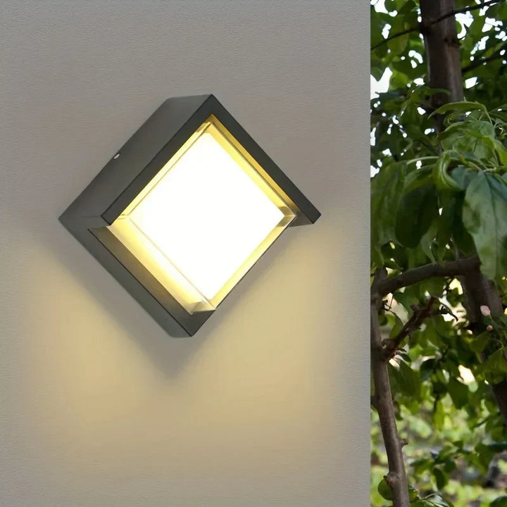 Durable LED wall light for outdoor use - Weatherproof and energy-saving outdoor lighting, ideal for garden and terrace | Bowlift
