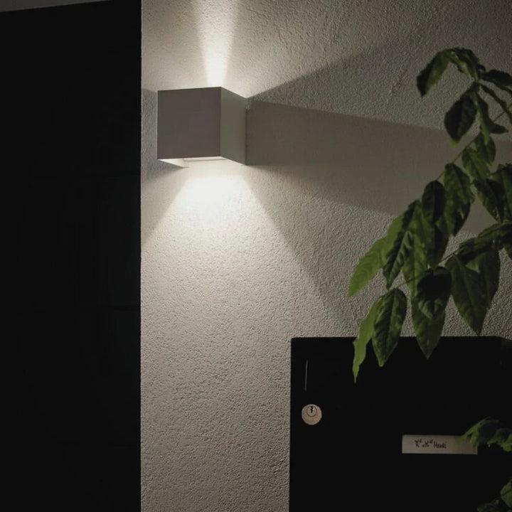 BowLift | Modern Black Aluminium Wall Light