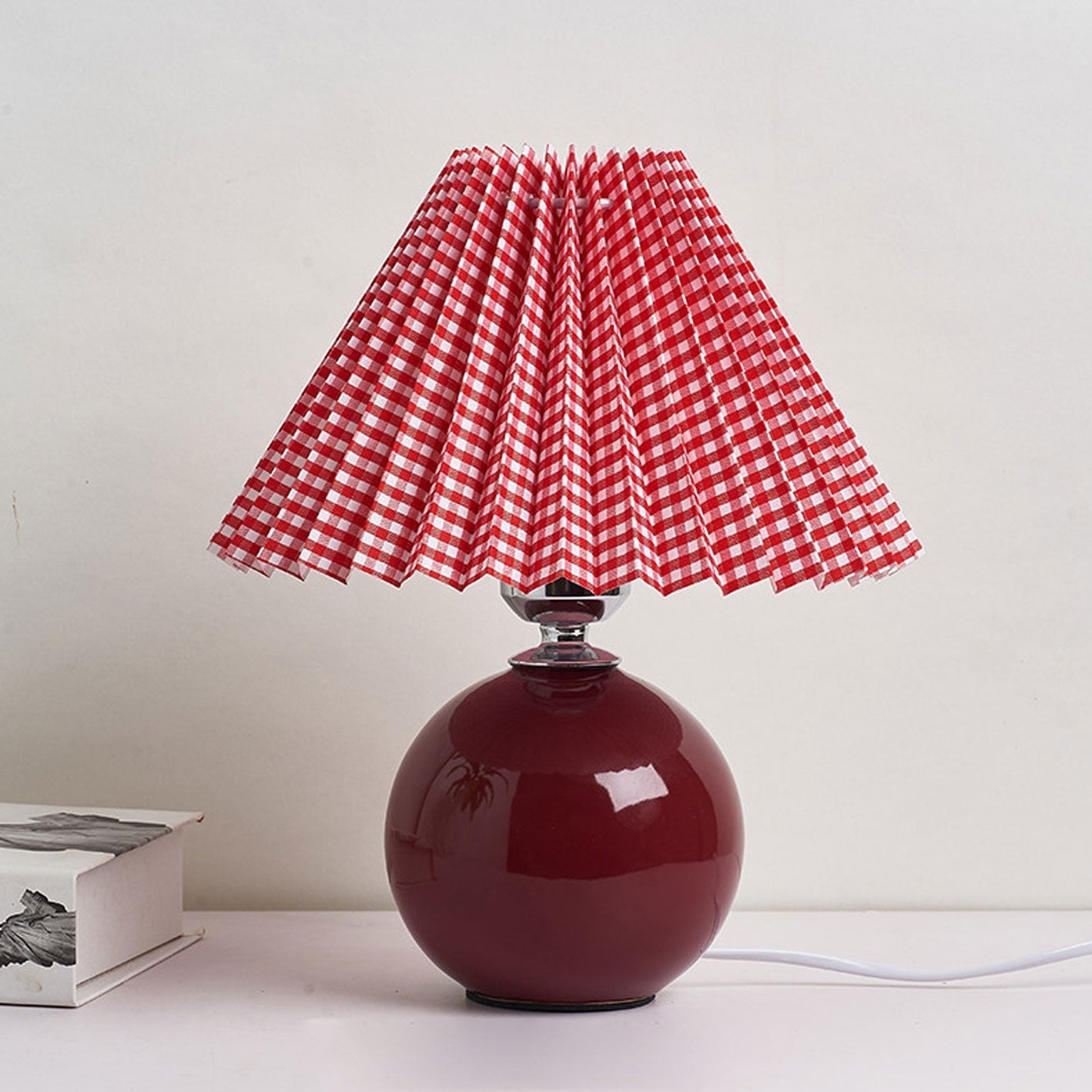BowLift | Nordic minimalist 1-light table lamp made of ceramic with pleats
