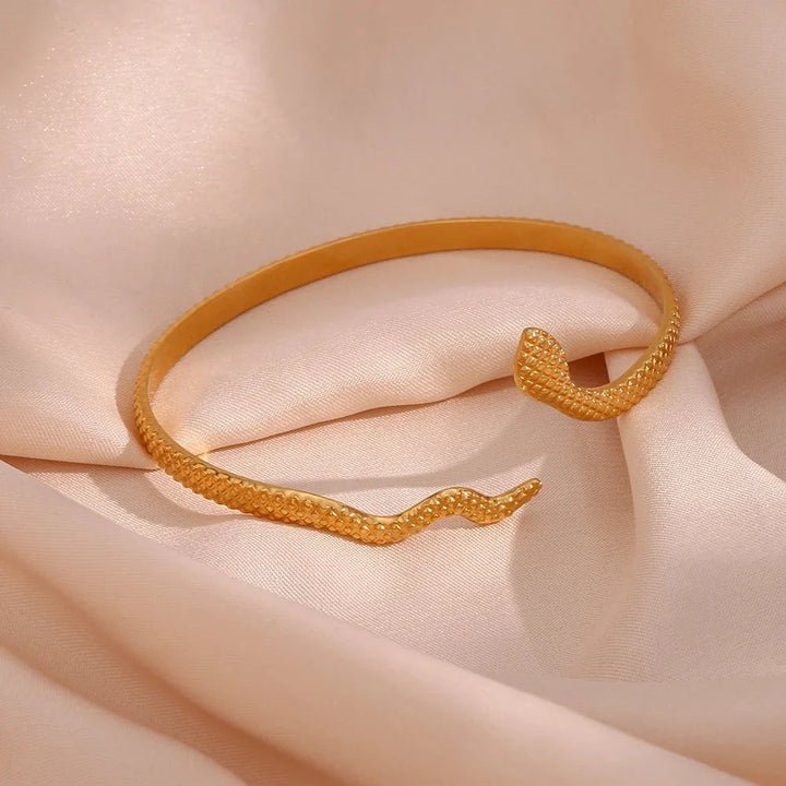 BowLift | 18k Adjustable Snake Bracelet