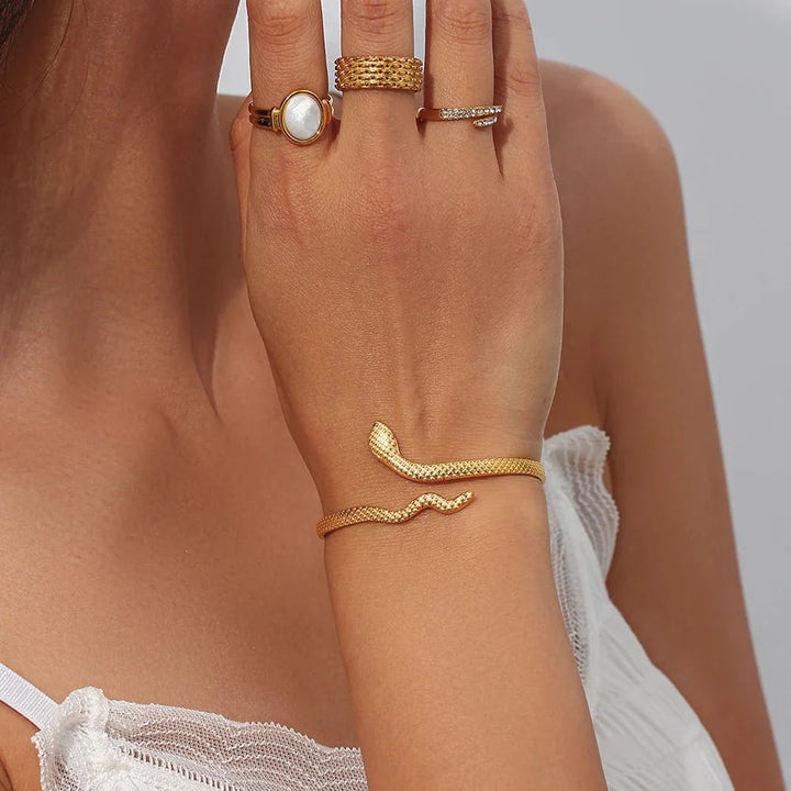 BowLift | 18k Adjustable Snake Bracelet