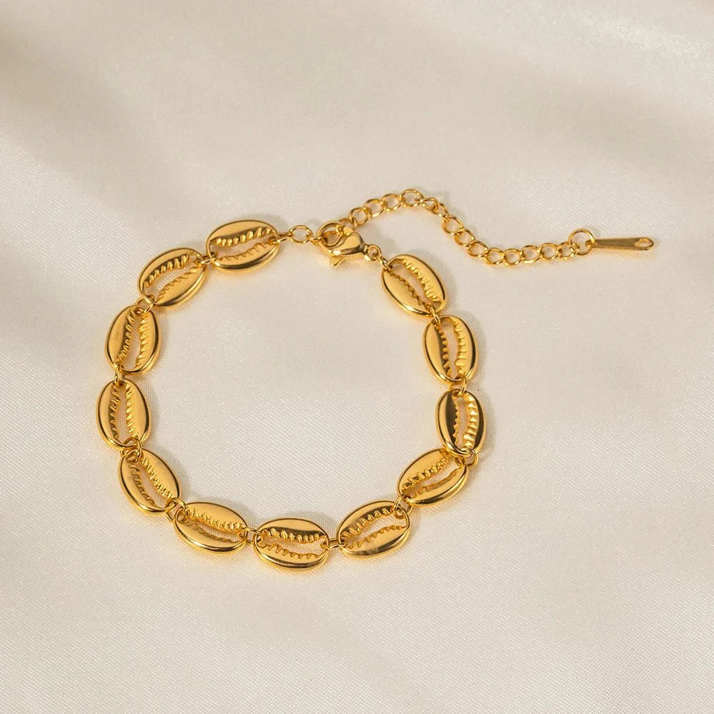 BowLift | 18k Dainty Cowrie Shell Bracelet