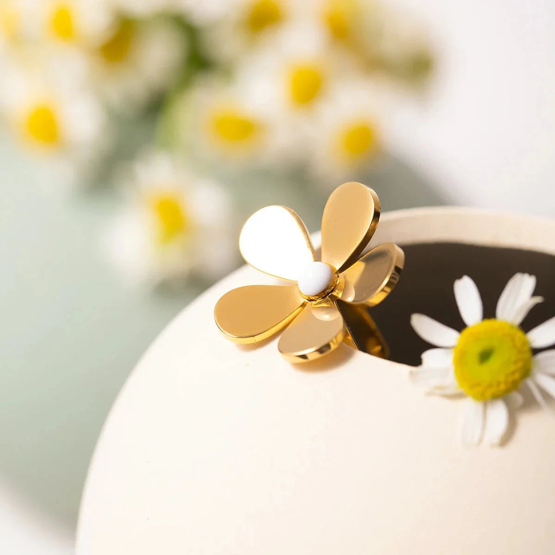 BowLift | 18k Dainty Daisy Floral Ring