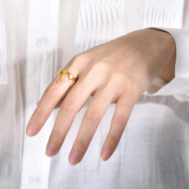 BowLift | 18k Minimal Melting Ring