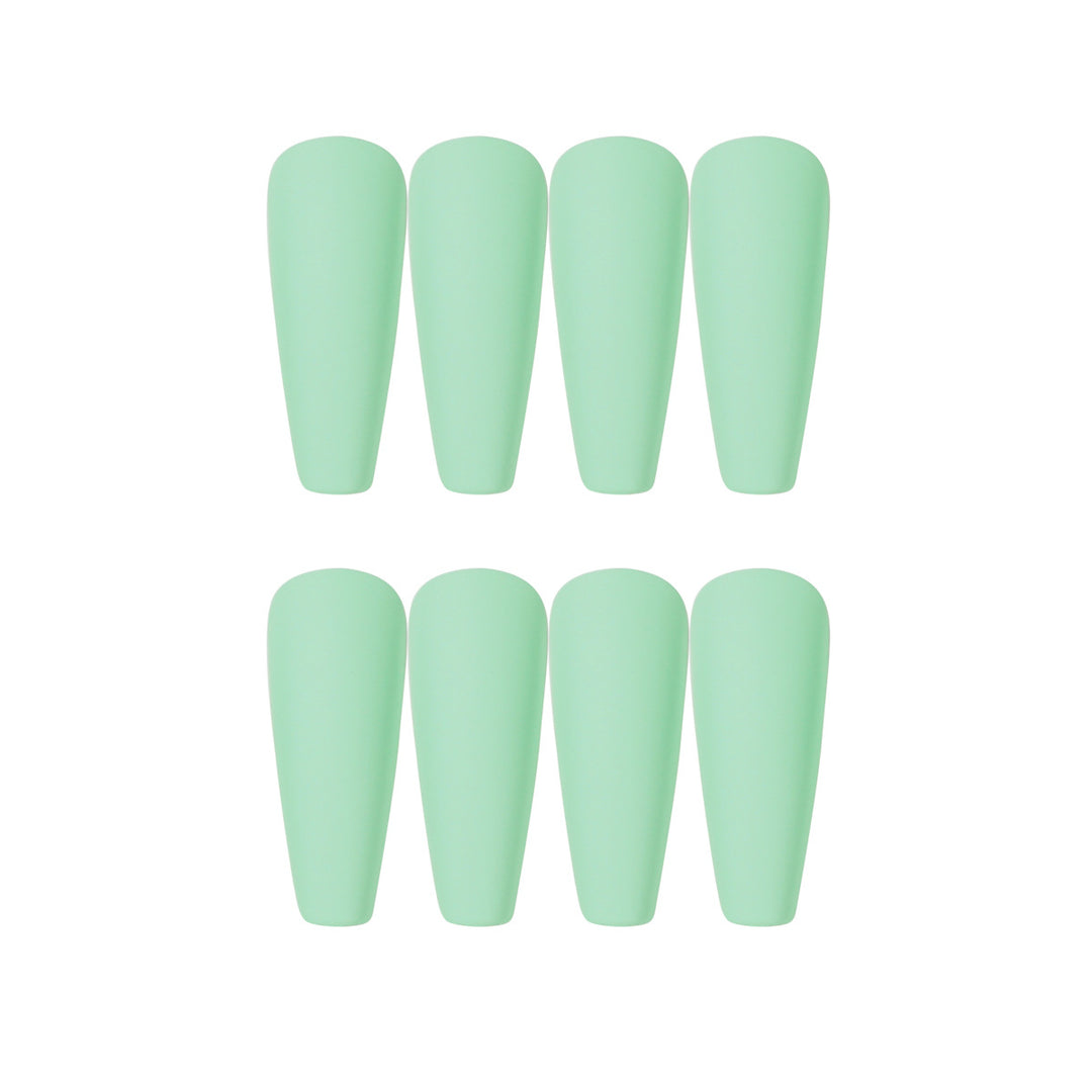 Glamorous artificial nails with high-gloss finish Bowlift