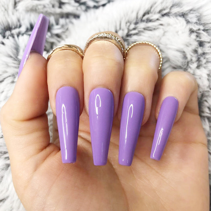 Glamorous artificial nails with high-gloss finish Bowlift