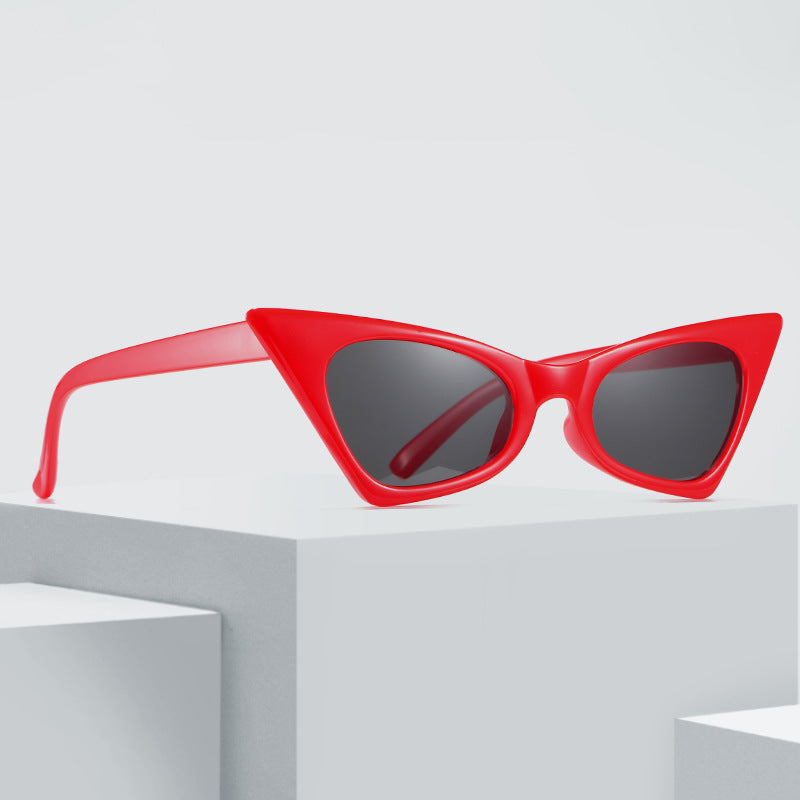 Women Cat Eye Sunglasses with Artistic Frame and UV Protection Bowlift