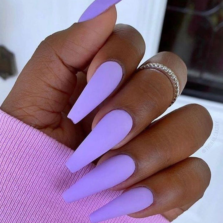 Glamorous artificial nails with high-gloss finish Bowlift