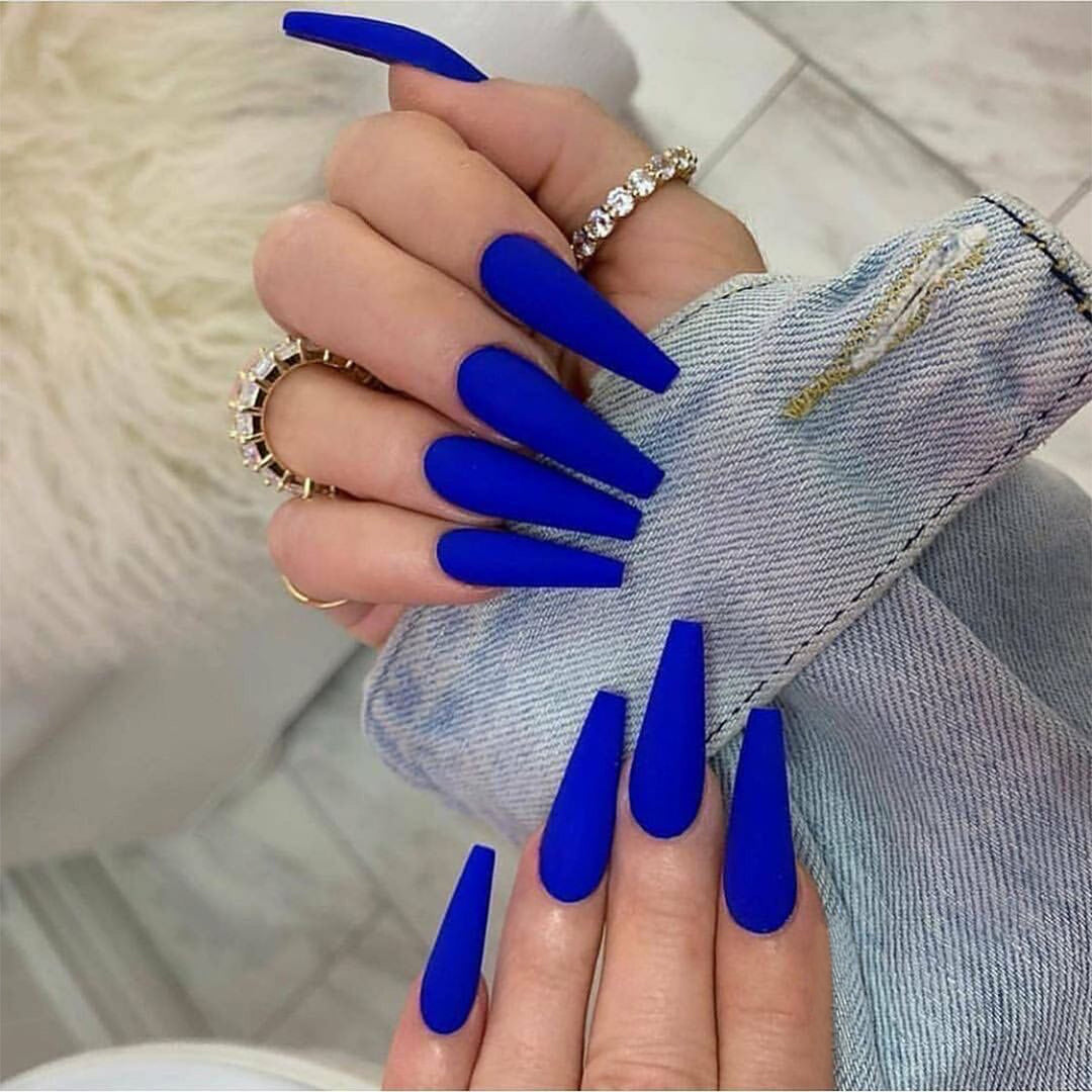 Glamorous artificial nails with high-gloss finish Bowlift