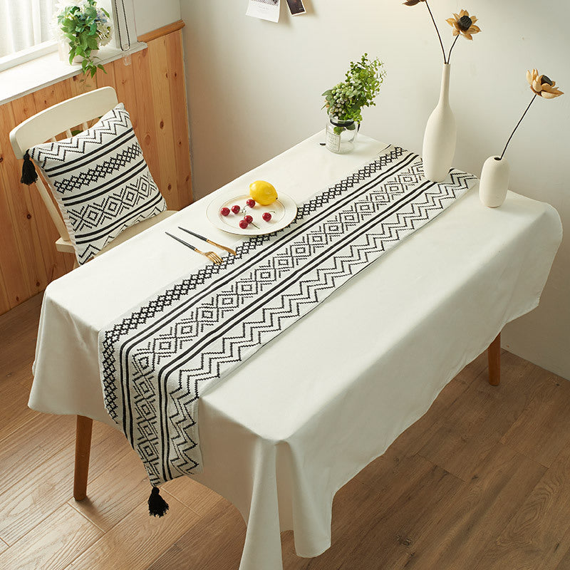 Elegant Geometric Pattern Table Runner
