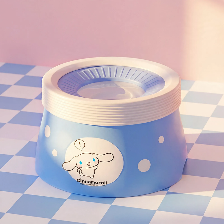 Floating drinking bowl for dogs and cats