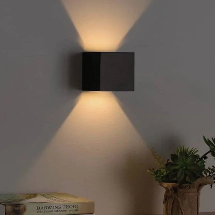 BowLift | Modern Black Aluminium Wall Light