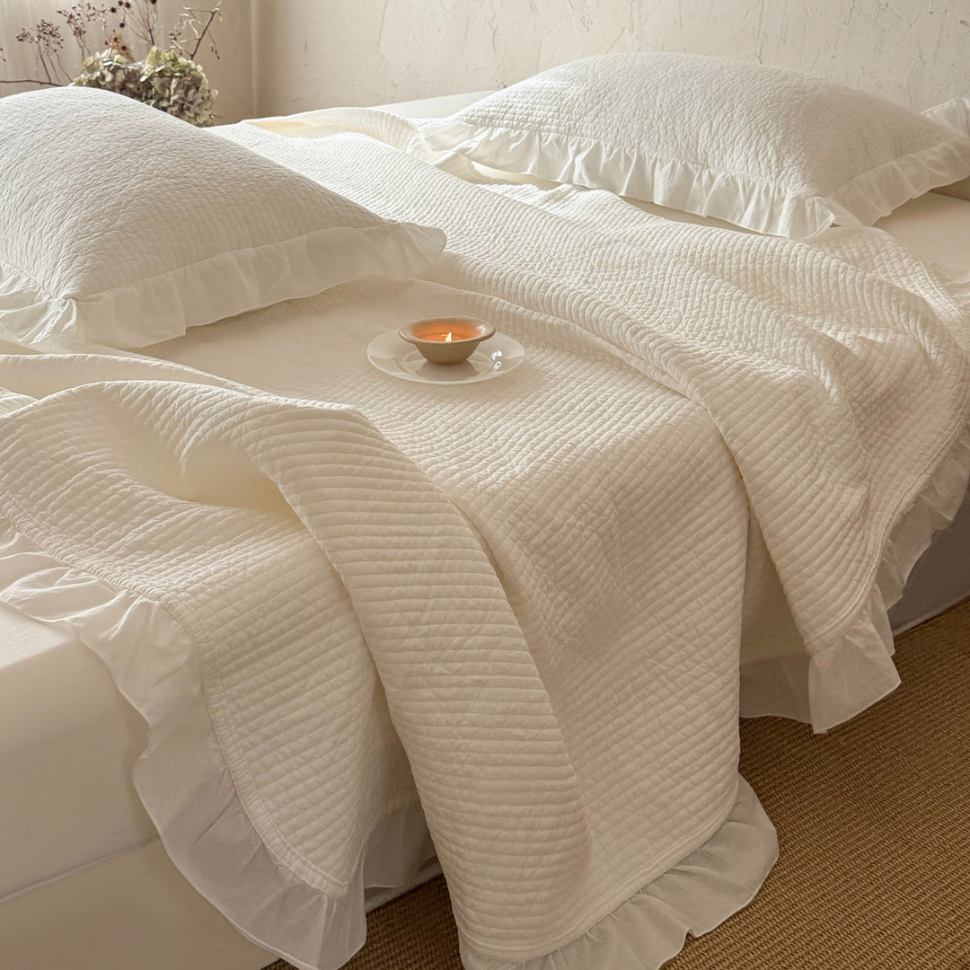 Cotton bedspread, 3-piece, with ruffles