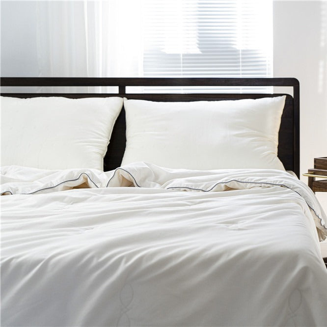 Japanese silk duvet with long-staple cotton cover