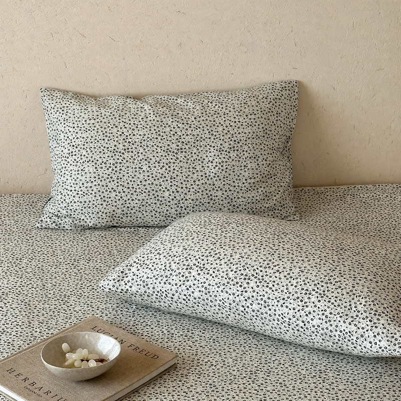 Cotton pillowcases with floral pattern
