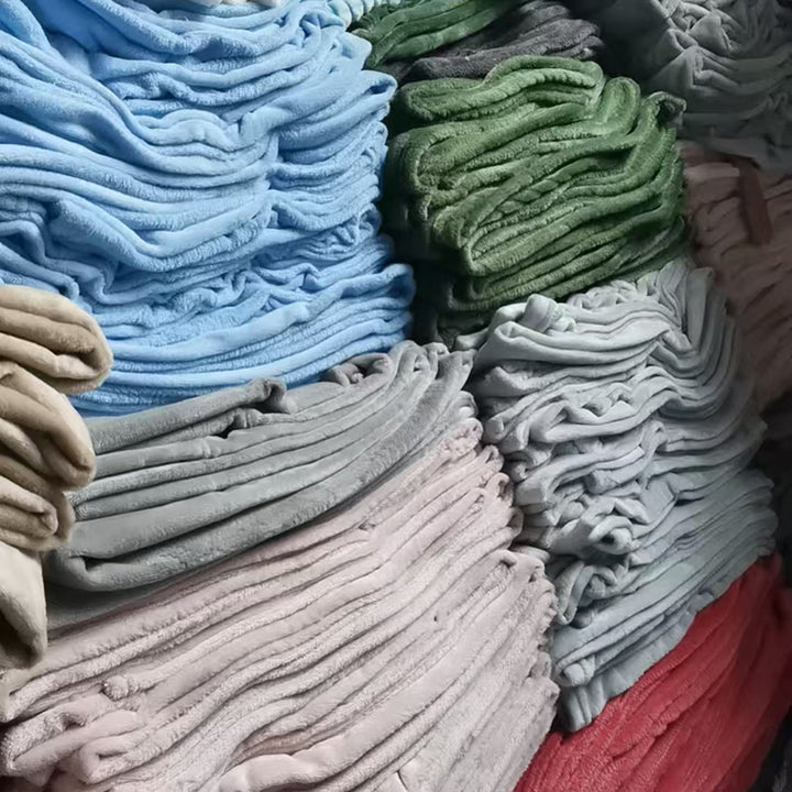 Fleece blanket made of polyester, solid colors